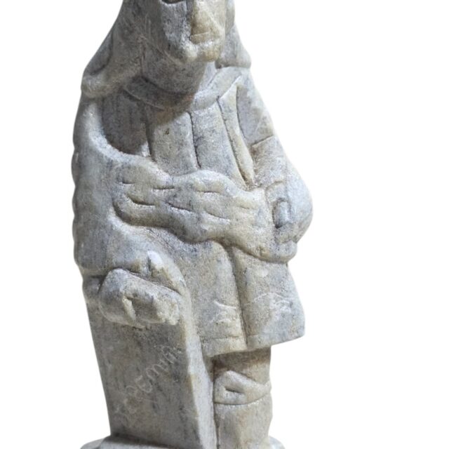 Escultura de Aleijadinho esculpido em pedra