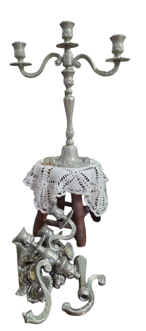 Par de grandes candelabros antigos