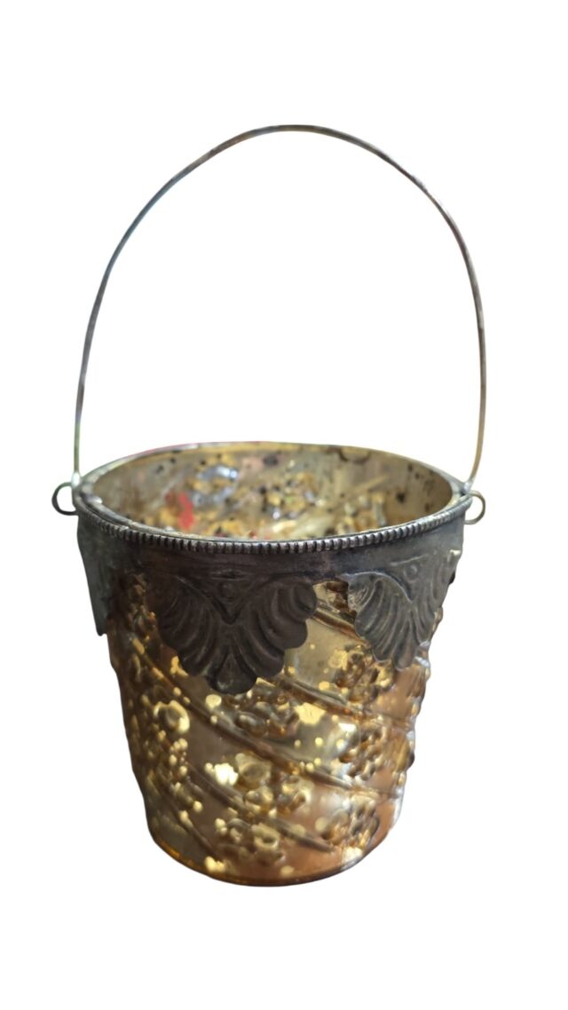 Vaso de vidro e metal
