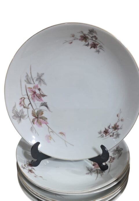 Pratos de sobremesa porcelana Steatita, motivos florais. (valor unitário)