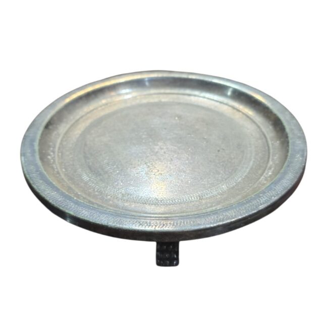 Antigo porta garrafa espessurado a prata, trípode, patas de leão