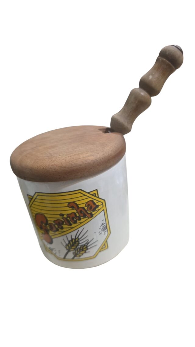 Antigo pote de farinha de porcelana, bela arte, elementos de madeira