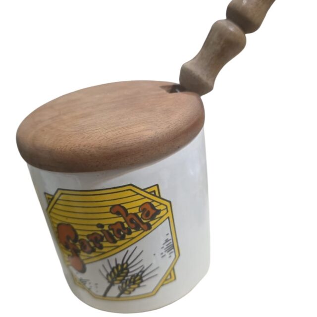 Antigo pote de farinha de porcelana, bela arte, elementos de madeira