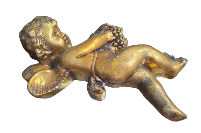 Anjo dourado de parede em estuque