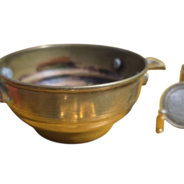 Bowl com alças de bronze