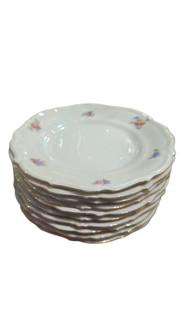 Pratos tchecos de sobremesa, motivos florais e filetes de ouro. (valor unitário)