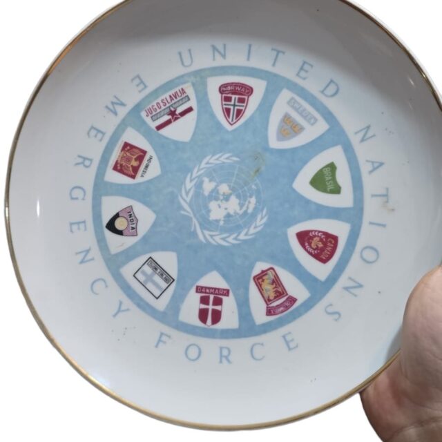Antiga porcelana, item de colecionador relacionado à história das missões de paz da ONU