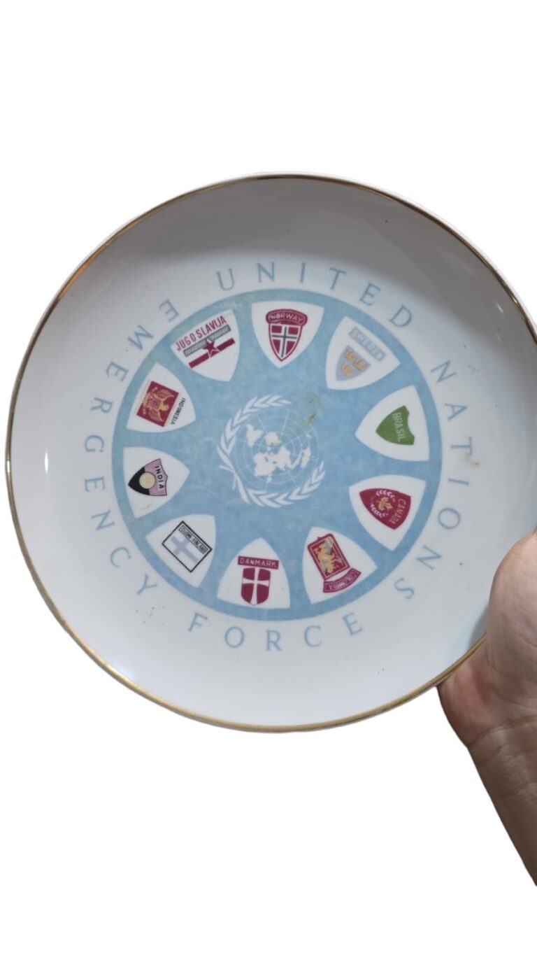 Antiga porcelana, item de colecionador relacionado à história das missões de paz da ONU