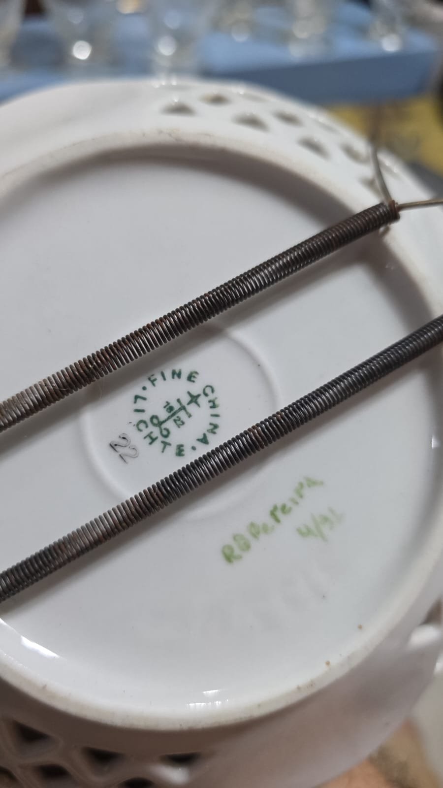 Antiga porcelana fenestrada, com linda arte feita a mão - Imagem 3