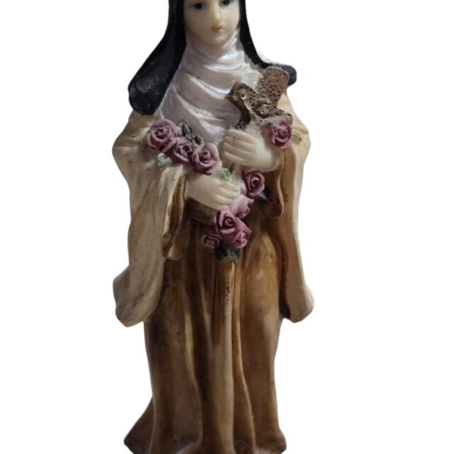 Escultura sacra em resina. Santa Tereza