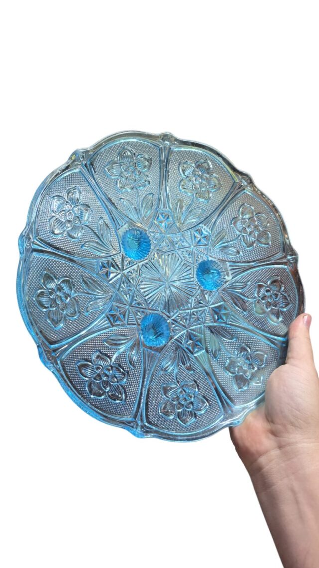 Antigo centro de mesa em vidrão com belíssima arte ricamente lavrada