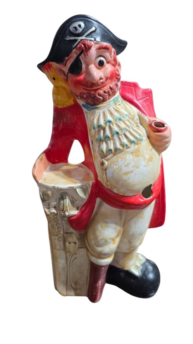 Antigo pirata de cerâmica porta utensílios. Década de 60