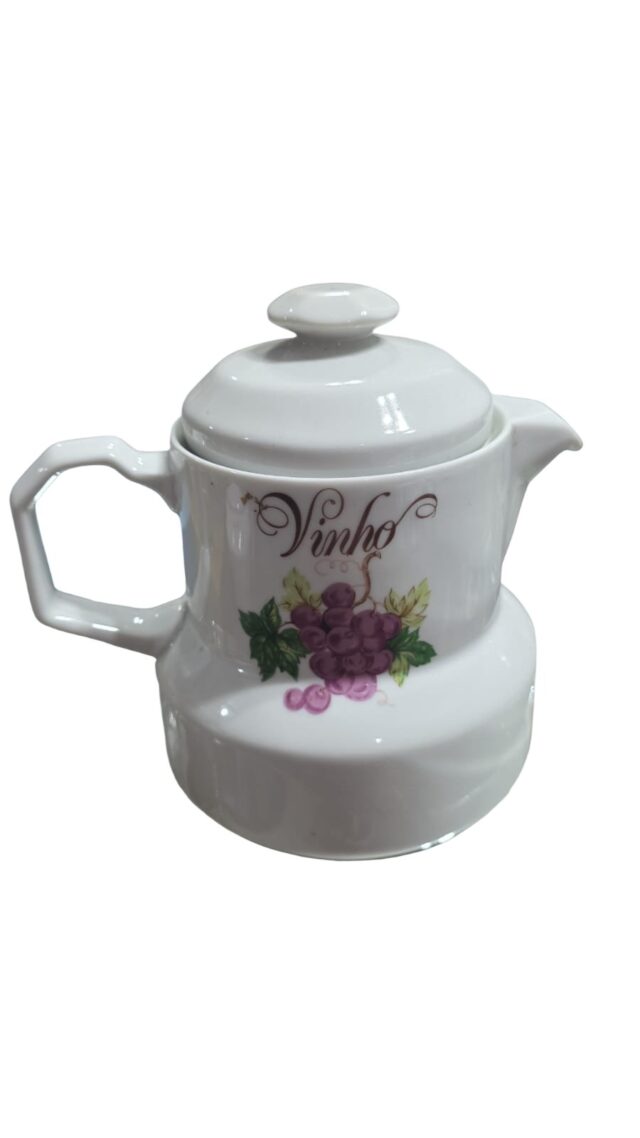 Jarra de vinho em porcelana