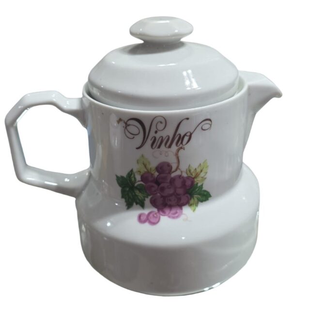 Jarra de vinho em porcelana