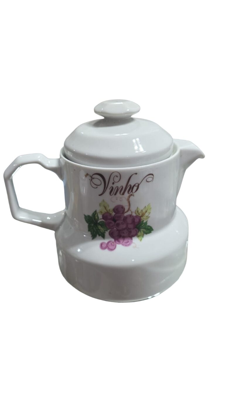 Jarra de vinho em porcelana