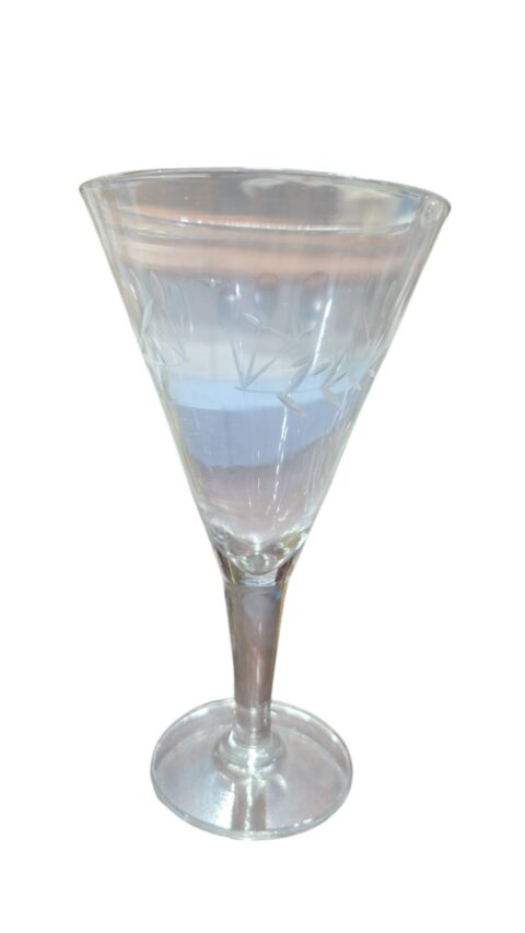 Taça de cristal com lapidações vegetalistas
