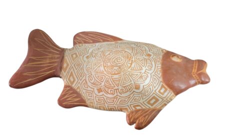 Peixe decorativo de parede em cerâmica marajoara