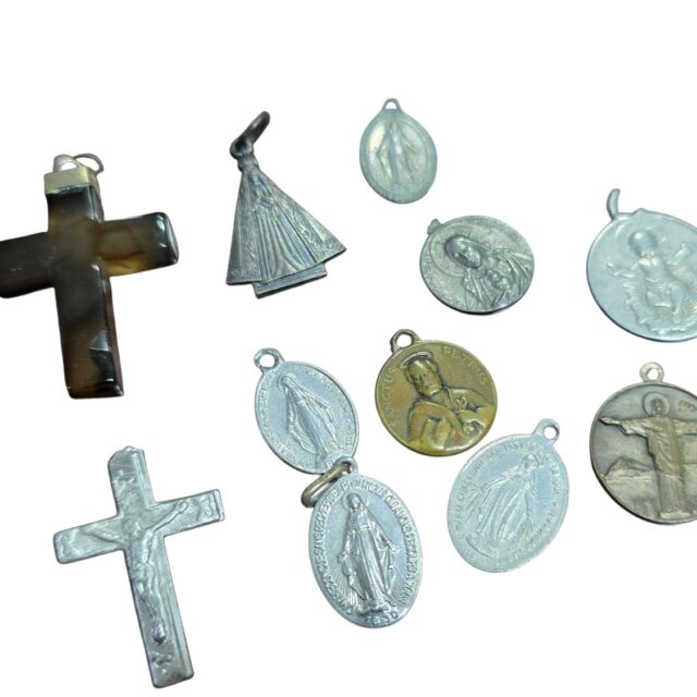 Grande e antigo lote sacro