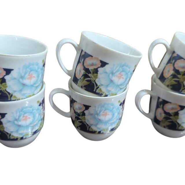 Xícaras de café, porcelana Schmidt, motivos florais. (valor unitário)