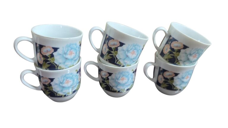Xícaras de café, porcelana Schmidt, motivos florais. (valor unitário)