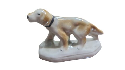 Antiga escultura de cachorro de porcelana,
