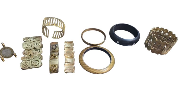 Lote de pulseiras diversas