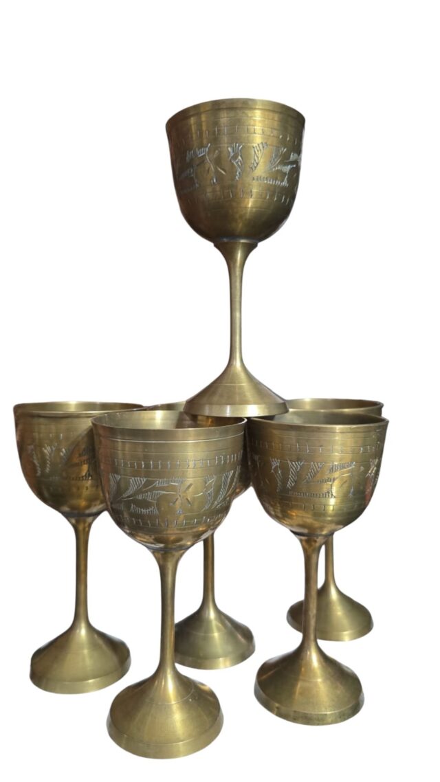 Taças de bronze indiano ricamente cinzeladas. (valor unitário)