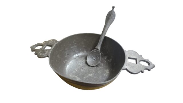 Bowl com colher em estanho