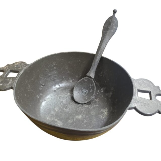 Bowl com colher em estanho
