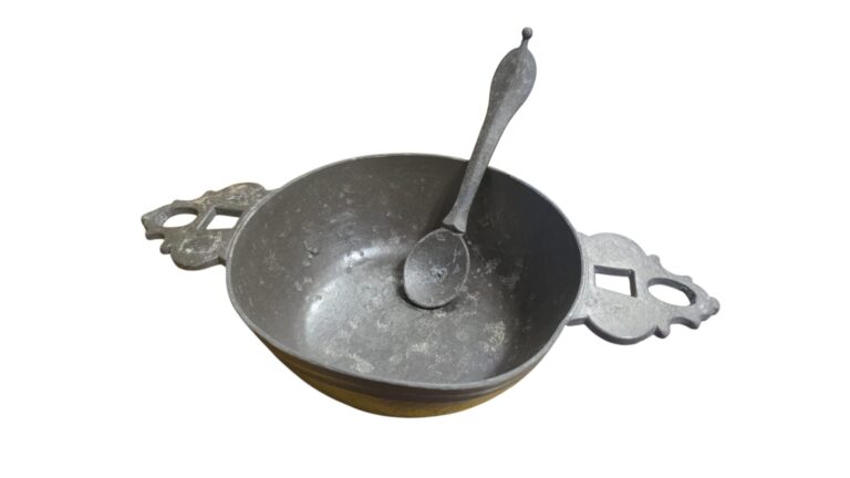 Bowl com colher em estanho
