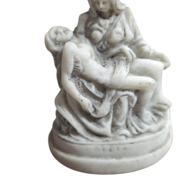 Pietá italiana em pó de mármore