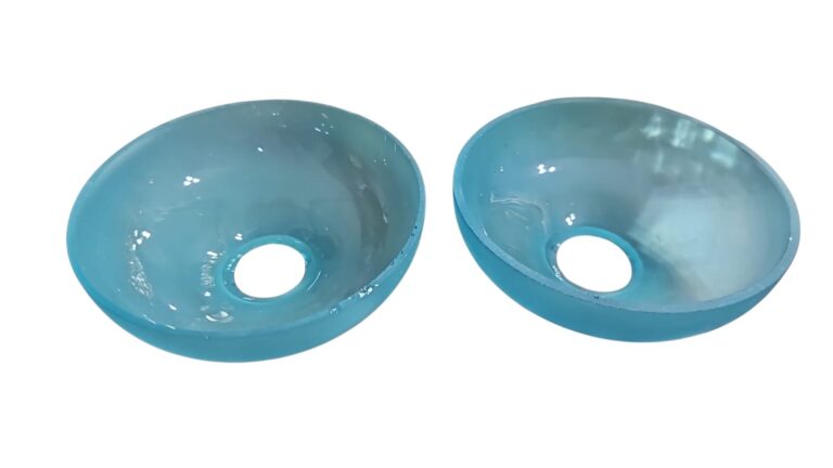Antigas bobeches em vidro satiné azul. (valor unitário)