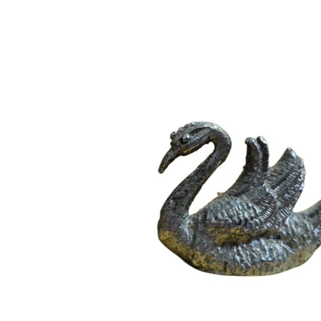 Cisne de metal em miniatura, ricamente cinzelado