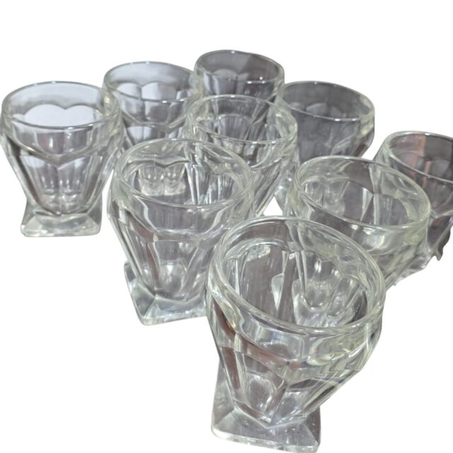 Conjunto de belas taças de sobremesa em grosso cristal de ótima qualidade