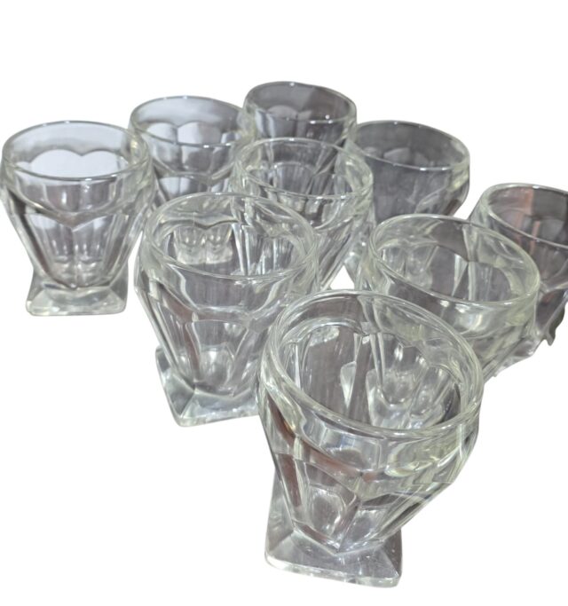 Conjunto de belas taças de sobremesa em grosso cristal de ótima qualidade