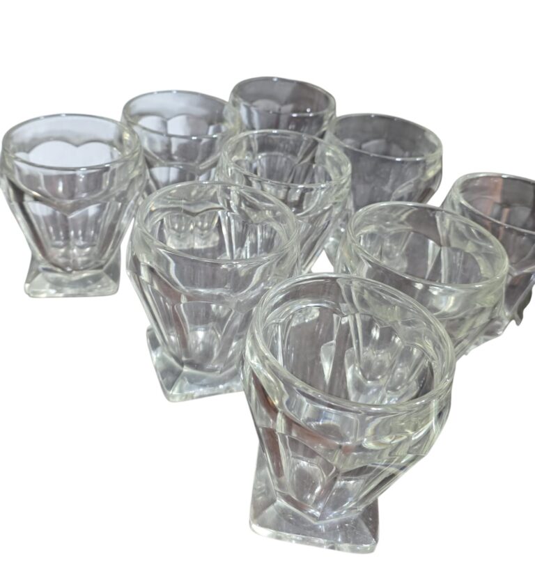 Conjunto de belas taças de sobremesa em grosso cristal de ótima qualidade