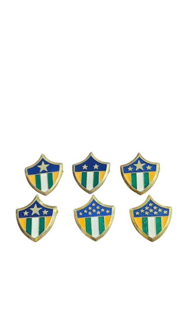 Lote de broches colecionáveis em metal da Confederação Brasileira de Desportos (CBD)