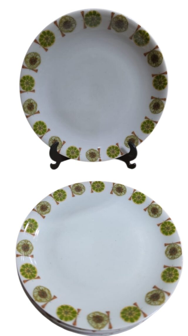 Pratos de sobremesa porcelana Renner. (valor unitário)
