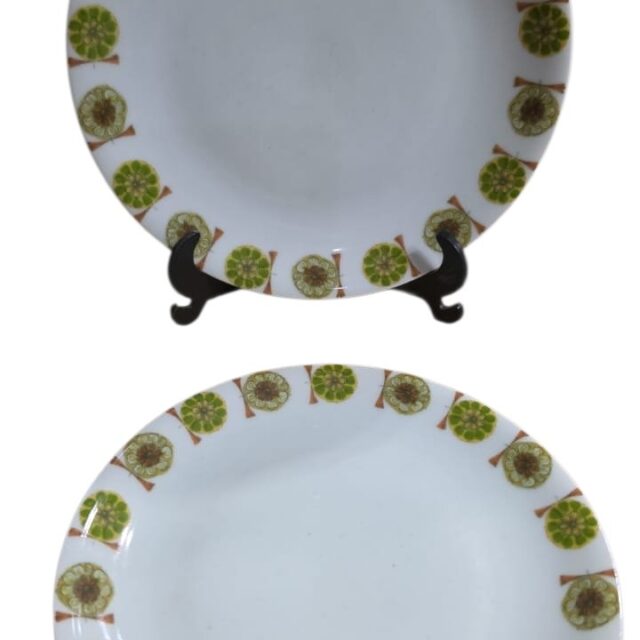 Pratos de sobremesa porcelana Renner. (valor unitário)