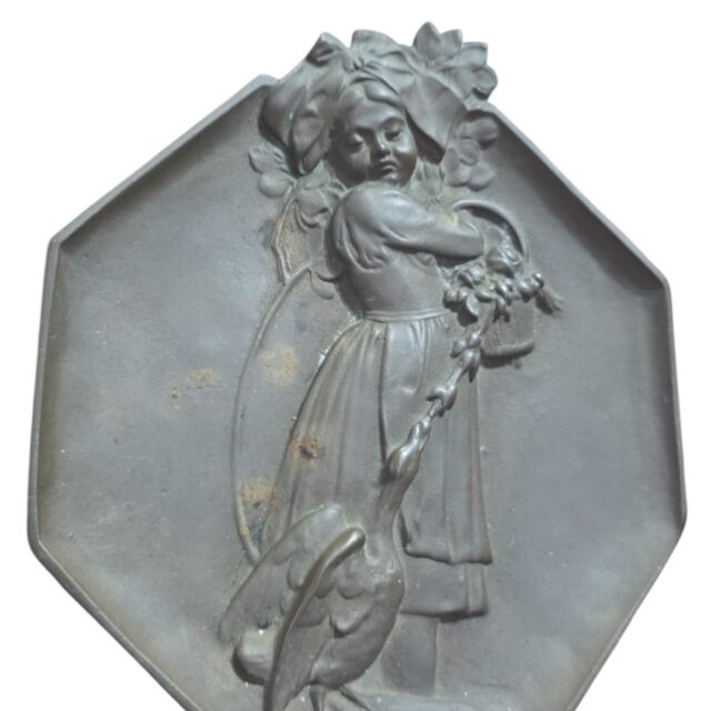 Antigo e belíssimo despojador de bronze europeu
