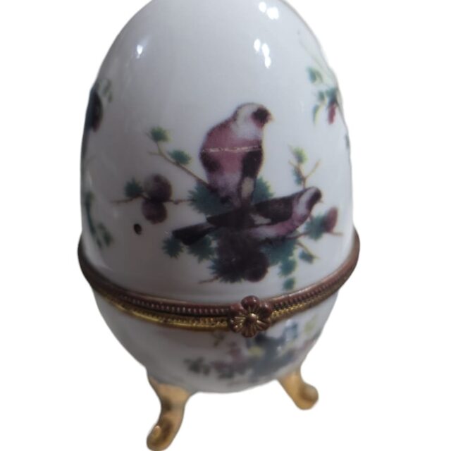 Ovo potiche de porcelana com bela arte