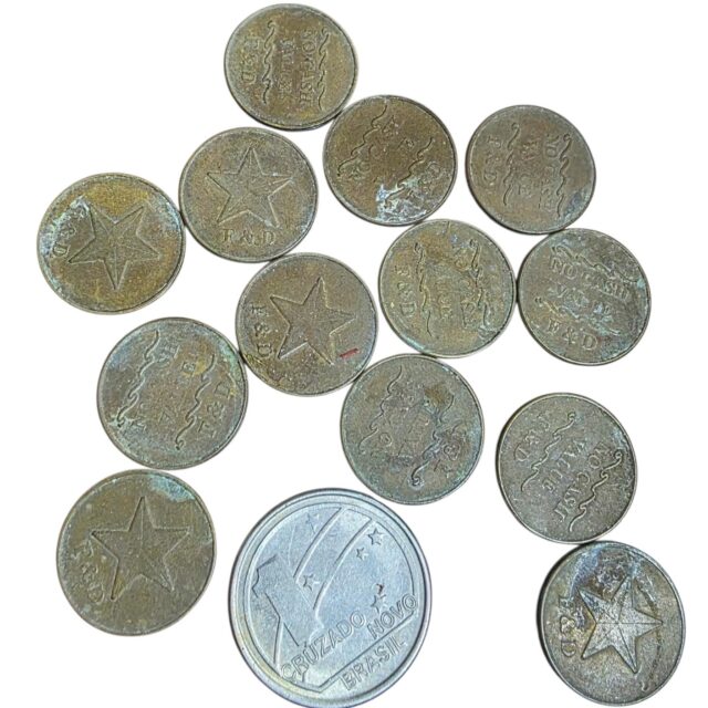 Lote de moedas e fichas antigas