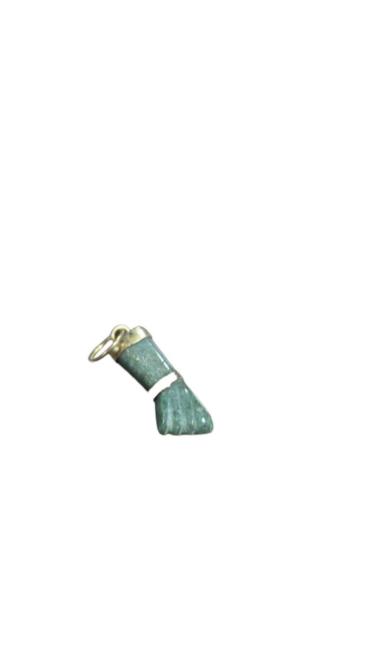 Elegante pingente de figa de pedra