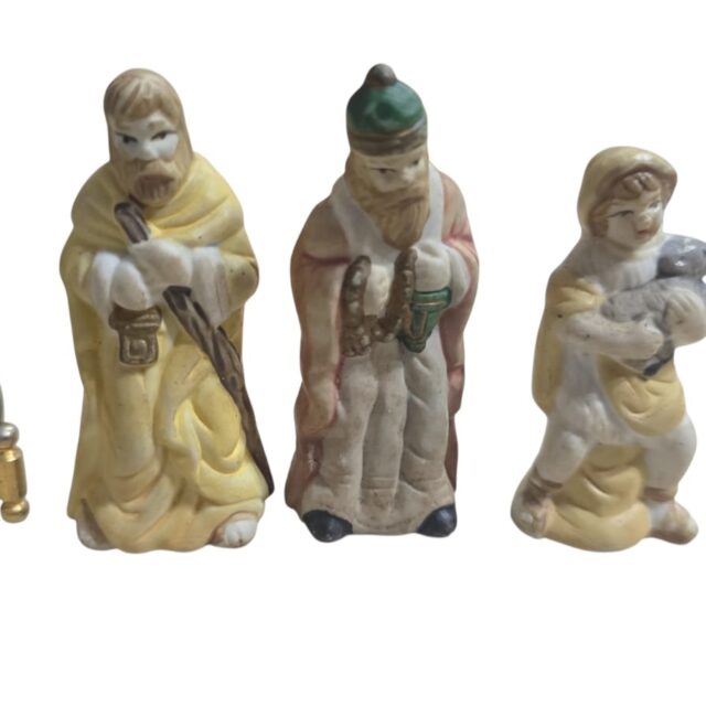Trio antigo para presépio de porcelana