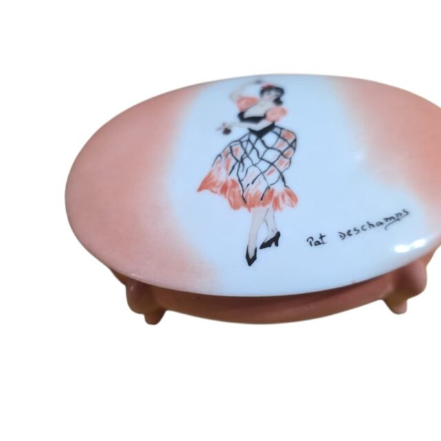 Porta joias de porcelana, pintado a mão, peça assinada