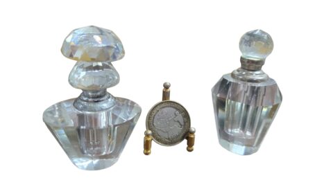 Par de elegantes perfumeiros de cristal
