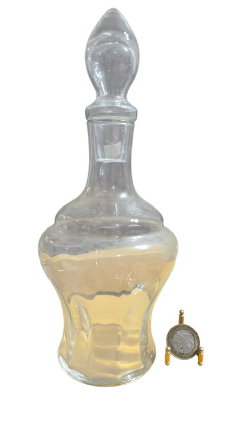 Antiga e bela garrafa feita a mão