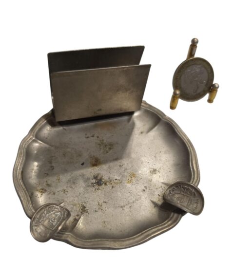 Cinzeiro de metal com suporte para caixa de fósforo