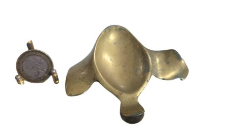 Antiga e elegante saboneteira de bronze