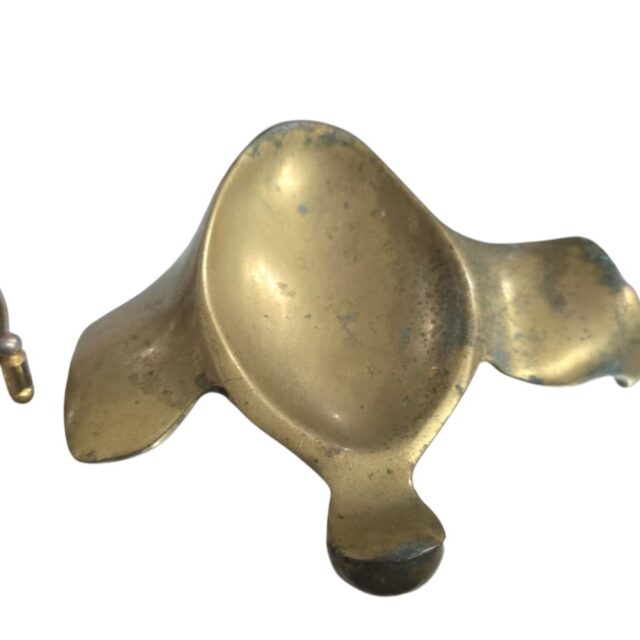Antiga e elegante saboneteira de bronze